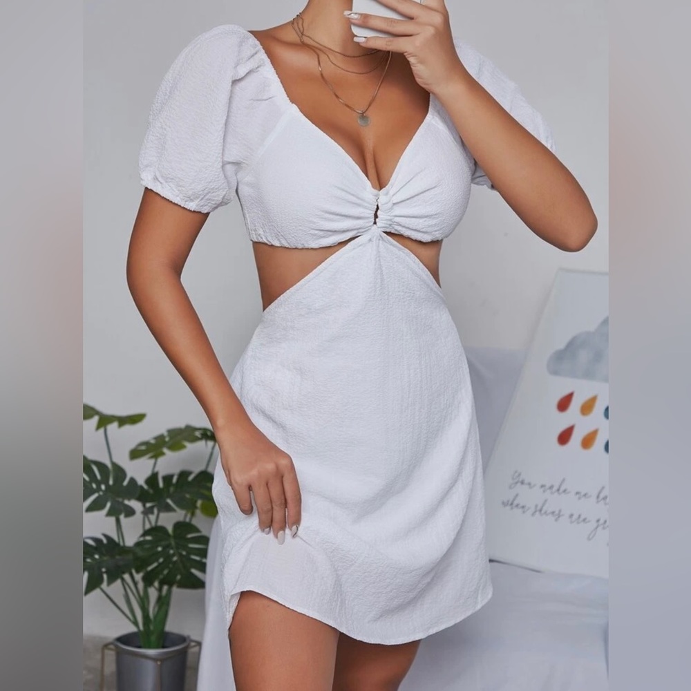 White Short Sleeve Dress 🤍